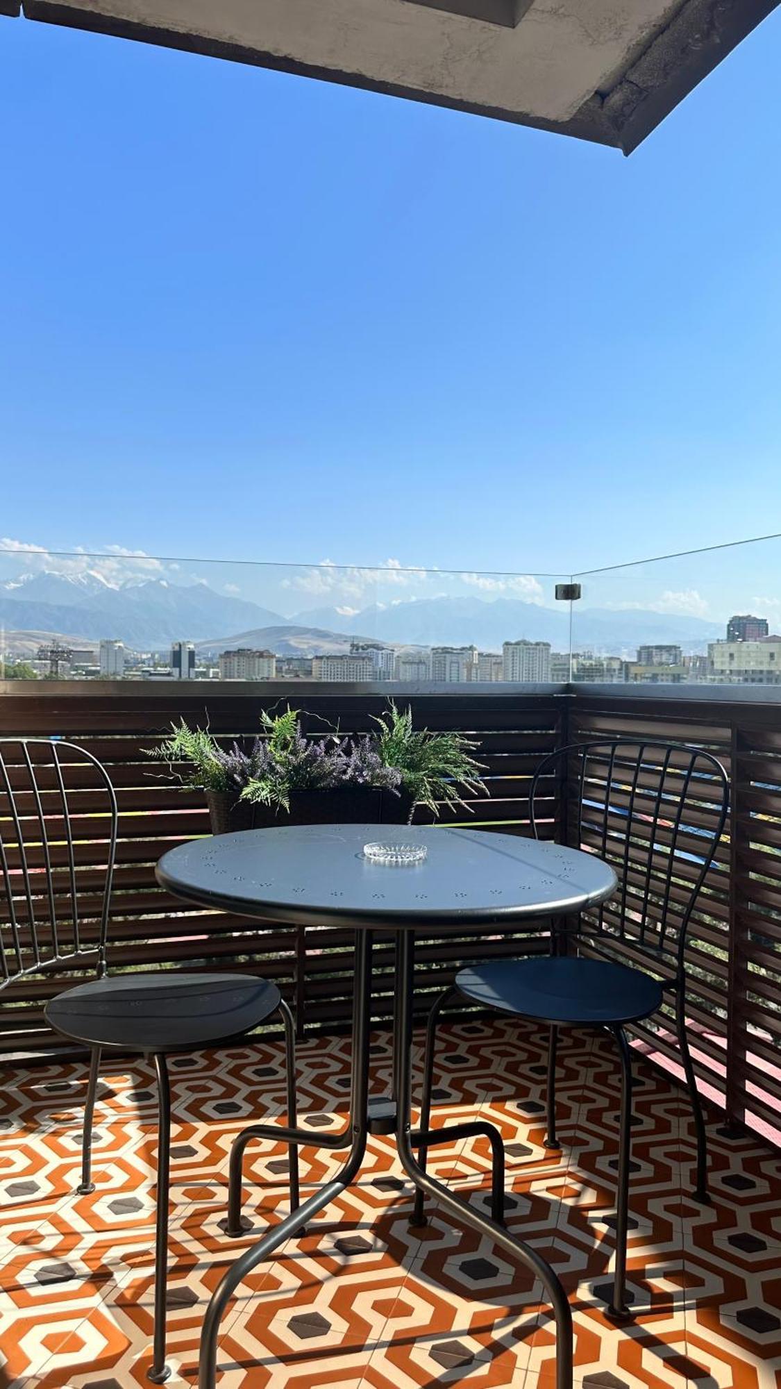 Logvinenko Apartment Bishkek Ngoại thất bức ảnh